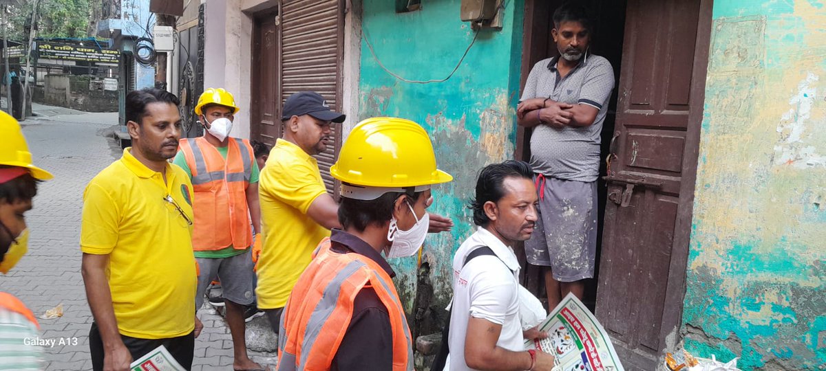 NPPSambhal's tweet image. आओ बचाए 🌏 पर्यावरण, 
कूड़े का करें पृथक्करण ♻️ 

अधिशासी अधिकारी महोदय के नेतृत्व में मोहल्ला/वार्डों में वृहद स्तर पर कराया जा रहा प्रशिक्षण कार्यक्रम ।

✅ गीला-सूखा कचरे का अलग करो 
✅ नागरिकों को किया जागरूक
✅ स्वच्छ संभल की दिशा में अहम कदम

#itcmsk
#svps
@SBM_UP