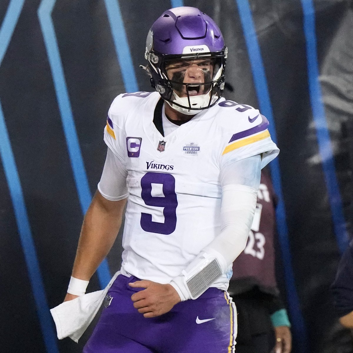NFL+ (@nflplus) on Twitter photo J.J. McCarthy is the first starting QB with a 10+ point 4th quarter comeback in his NFL debut since Steve Young in 1985
He is the only such QB since 1950 to do so on the road
<a href="/jjmccarthy09/">J.J. McCarthy</a> | #SKOL J.J. McCarthy is the first starting QB with a 10+ point 4th quarter comeback in his NFL debut since Steve Young in 1985
He is the only such QB since 1950 to do so on the road
<a href="/jjmccarthy09/">J.J. McCarthy</a> | #SKOL