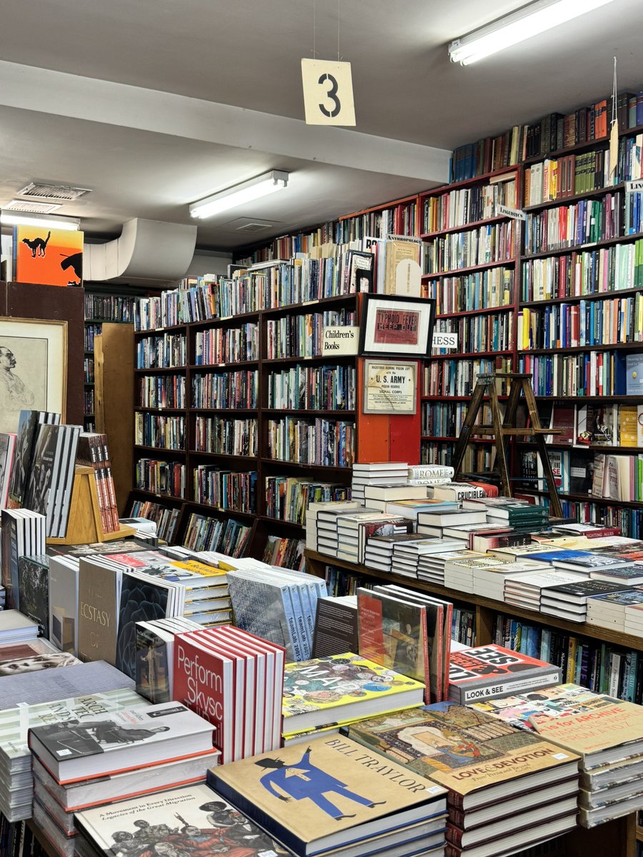 Furmadamadam's tweet image. The gloriously atmospheric interior of Powell&apos;s Bookstore in Hyde Park, Chicago