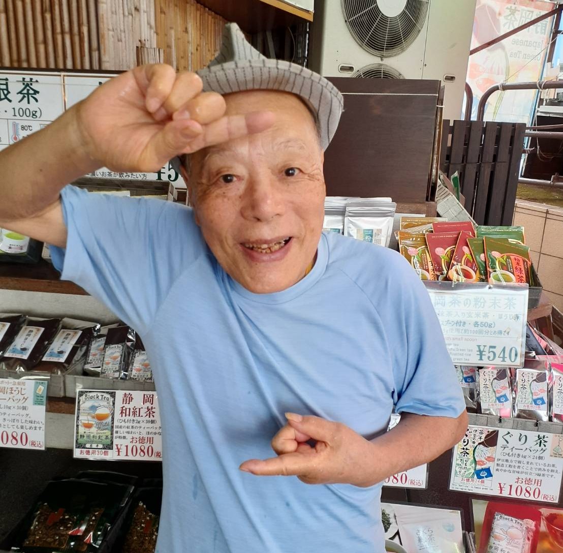 atami_chasen's tweet image. 『俺が子供の頃、
よく駅前で遊んでいたからみんな知り合いみたいだった！

今は世代交代しちゃってるから、
顔を見ても
「お宅、どちらさん？」って感じでわかんないよ！

俺が知ってる世代の
子供や、孫だからなぁ！

長い人生行路を歩んで
70、80年も経てばそうなるよ！』

＃熱海　＃茶千