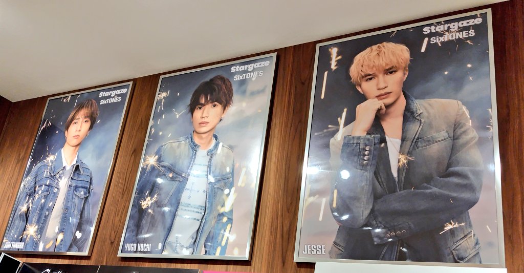 TOWER_Kobe's tweet image. 【#SixTONES】

💫16th Single💫
『#Stargaze』入荷いたしました💎！

#RADWIMPS の #野田洋次郎 さんによる
書き下ろし楽曲で『高校生クイズ2025』応援ソング📣🔥

形態別特典あり🎁
神戸店では特大看板とソロポスター掲出中です🥰✨
tower.jp/article/featur…

#SixTONES_Stargaze
#SixTONES_ixxvvi