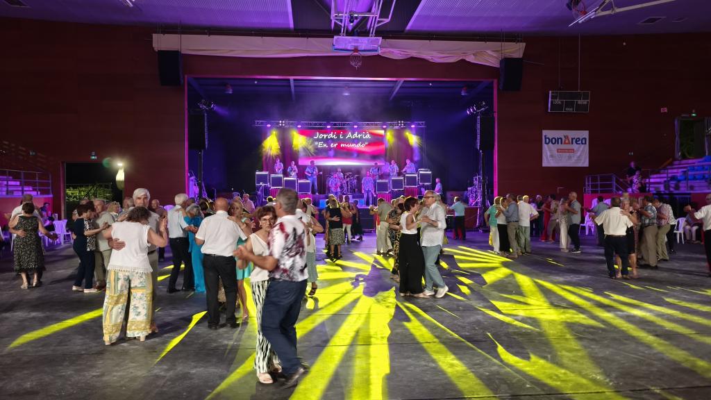 🎉 Tanquem la Festa Major de la millor manera amb una tarda ben distreta!
👉 Els infants han gaudit amb les bombolles i l’animació infantil de <a href="/xaxi/">xaxi</a>.espectacles 🫧
👉 I hem posat punt final amb el concert i el ball de l’orquestra @laprincipaldelabisbal 🎶

Gràcies a tothom!