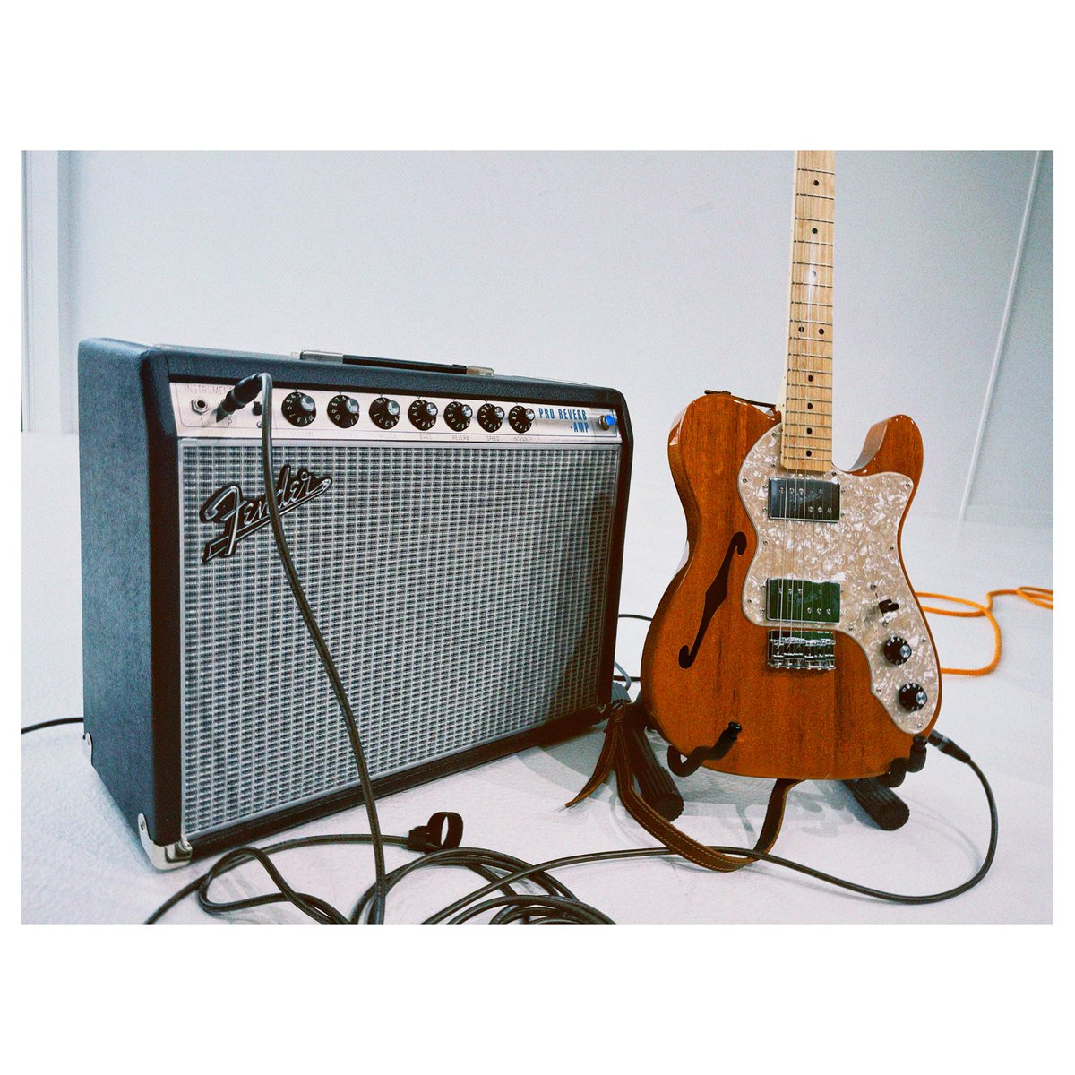 paravotelerick's tweet image. 日曜日の撮影の合間に。

#guitar #amplifier #fender #paradiso