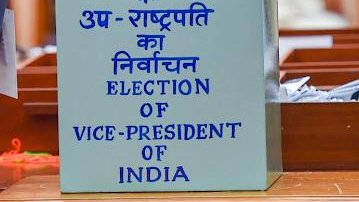 DDNewsGujarati's tweet image. 🔹ઉપરાષ્ટ્રપતિની ચૂંટણી માટે નવા સંસદ ભવનમાં સવારે 10 વાગ્યે મતદાન શરૂ થશે અને સાંજે 5 વાગ્યા સુધી ચાલુ રહેશે

🔹મતગણતરી સાંજે 6 વાગ્યે શરૂ થશે અને મોડી સાંજ સુધીમાં પરિણામો આવવાની અપેક્ષા છે
#VicePresidentElection #VicePresidentialElection2025 #VPelection