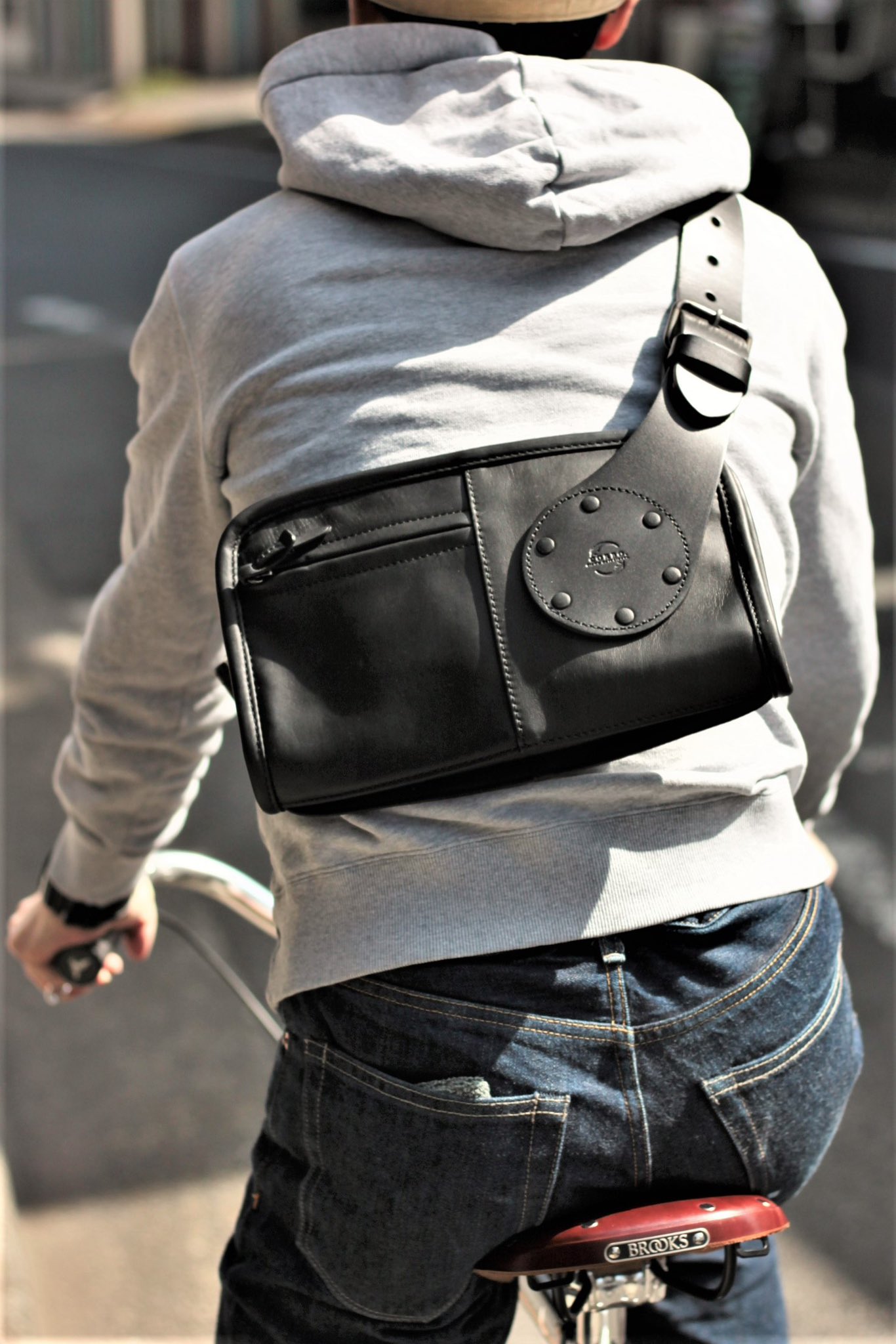 美品　コルボ　CORBO ブラック 本革　レザー　ボディバッグ CORBO.Body Bag① | CORBO. コルボ オフィシャルサイト