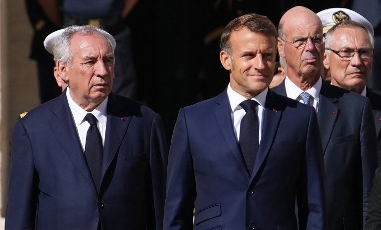 hemansh_v_'s tweet image. Bayrou resigns tomorrow; Macron picks 5th PM soon (technocrat?). Caretaker gov runs basics, no new laws. Risk: Frozen 2025 budget, EU pressure, downgrade. 2/3 want elections. Gridlock! #MacronOut?