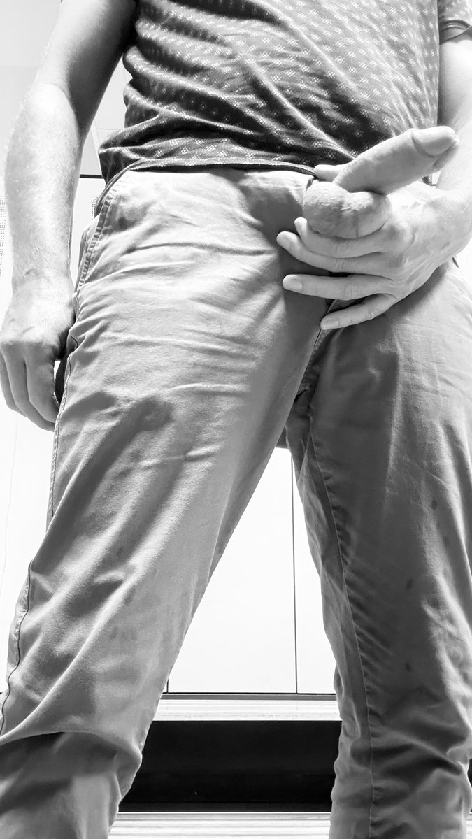Simpson6868's tweet photo. Déjà au taf…. Et déjà dehors…. Qui a genoux? @FrenchiesCocks @marclb68 @maxsex685 @marco_alive @gaymeur_68 @GayVersa68 #bellequeue #bitedalsace https://t.co/t2us3zW5Up