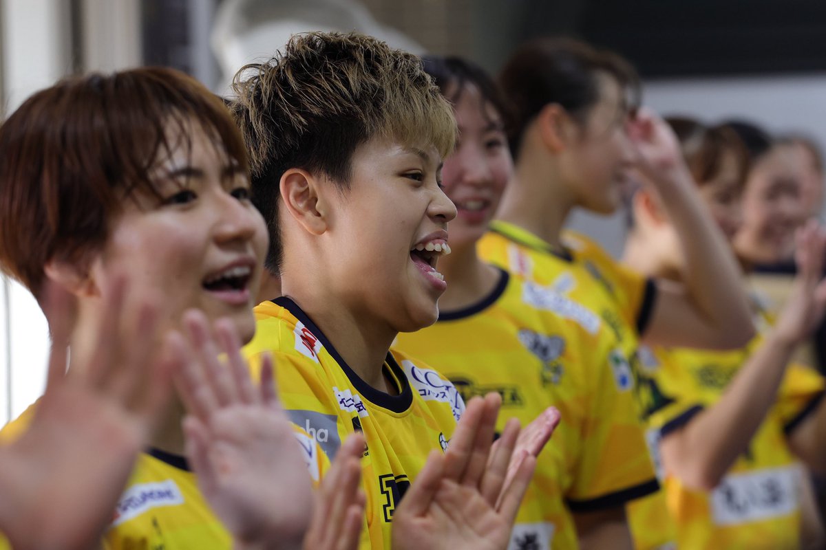 HC_nagoya's tweet photo. 🫸𝑬𝑽𝑬𝑵𝑻 𝑷𝑯𝑶𝑻𝑶🫷

HC名古屋初の試みのお見送りを行いました🫸💛🫷ファンの皆様と間近でお話しでき、私たちが沢山の元気や笑顔をいただきました😁ありがとうございました✨

#HC名古屋 #ハンドボール
#breakthrough #黄援 https://t.co/EVPM0BLa82