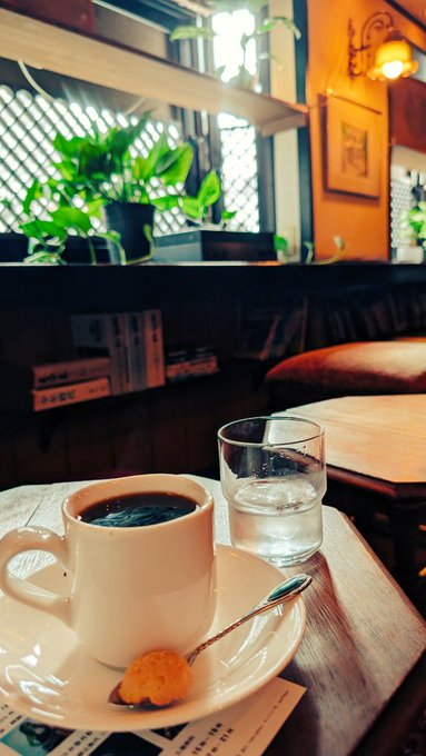 パルファン時代に来れなくて悔しかった店舗にマサコさんの2号店としてオープンと聞いて来れずにはいられなかった
平日ガラガラで静かにJAZZに浸れて最高すぎる 