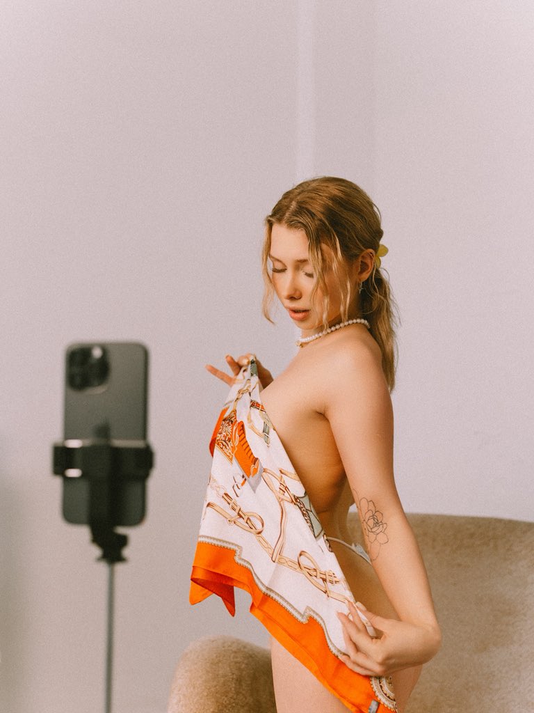AprilBlushhh's tweet photo. When the camera is on, it's like I'm opening the door to another world... 🌹

There I'm free, brave and play with every movement, every look.

I love this process - turning fantasies into reality, and reality into desire 🔥 https://t.co/khQsMIj3fc