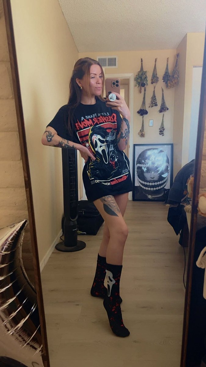 Emily_Girl44's tweet photo. 🖤🔪❤️ https://t.co/tHmZJ15jf3