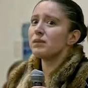 <a href="/limonhero/">José Limón</a> <a href="/al_levs/">al_lev</a>

Con alacranada ceja
y los huevos de "La Doña", 
una escuincla #fifí y #ñoña
urdió una treta muy veja:
con una ficción por queja,
esta hija de la... carroña, 
quiso ponerle a #Noroña, 
un cuatro: ¡morra #p...!
No pendecía tan pareja:
¡se la cargó la #vergogna!