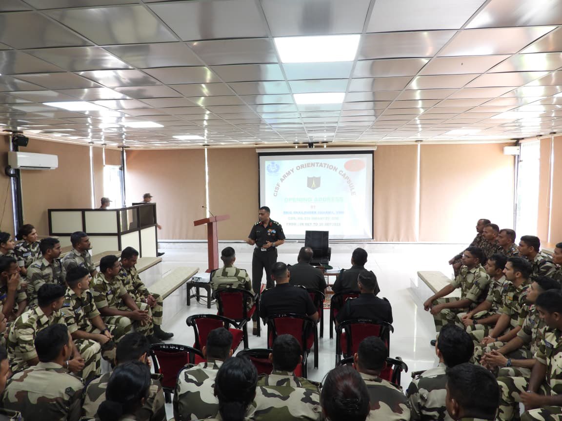IaSouthern's tweet image. Forging Stronger Shields for the Nation

As part of the #Military–Civil Fusion Training initiative, the Shivneri Brigade under the aegis of #Golden Katar Division has launched a comprehensive two-week #Counter-Terrorism Capsule for 100 CISF personnel at Foreign Training and