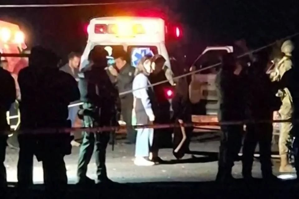 🔴 #ÚltimaHora | Un accidente en una mina de carbón en Sabinas, Coahuila, dejó a 16 mineros atrapados ⛏️🚨. Autoridades confirmaron que se mantiene comunicación con los trabajadores y que continúan las labores de rescate.

📷: El Norte.