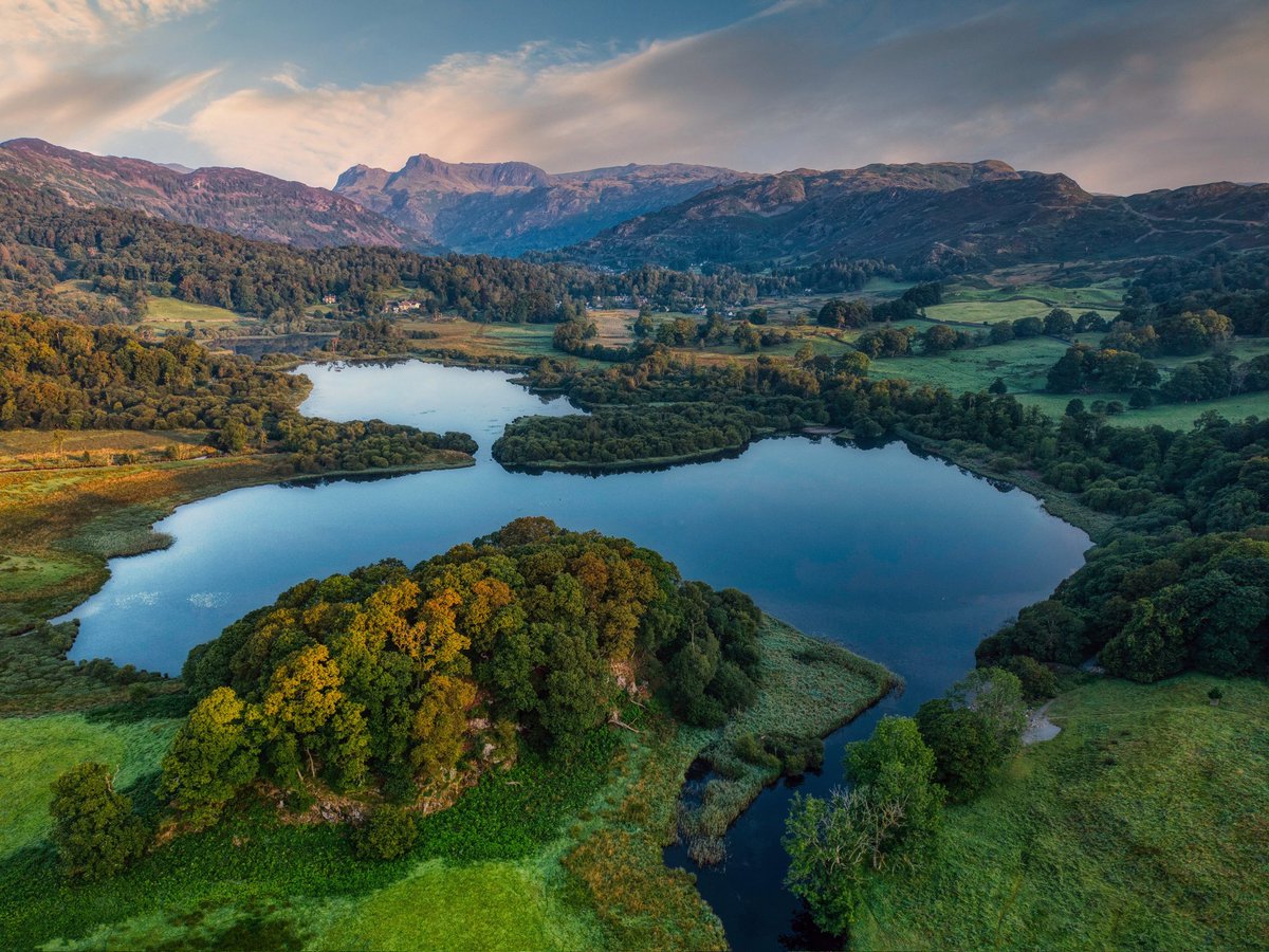 Morning everyone I hope you are well. Sweeping views across Elterwater towards the Langdales. Have a great day.

#LakeDistrict