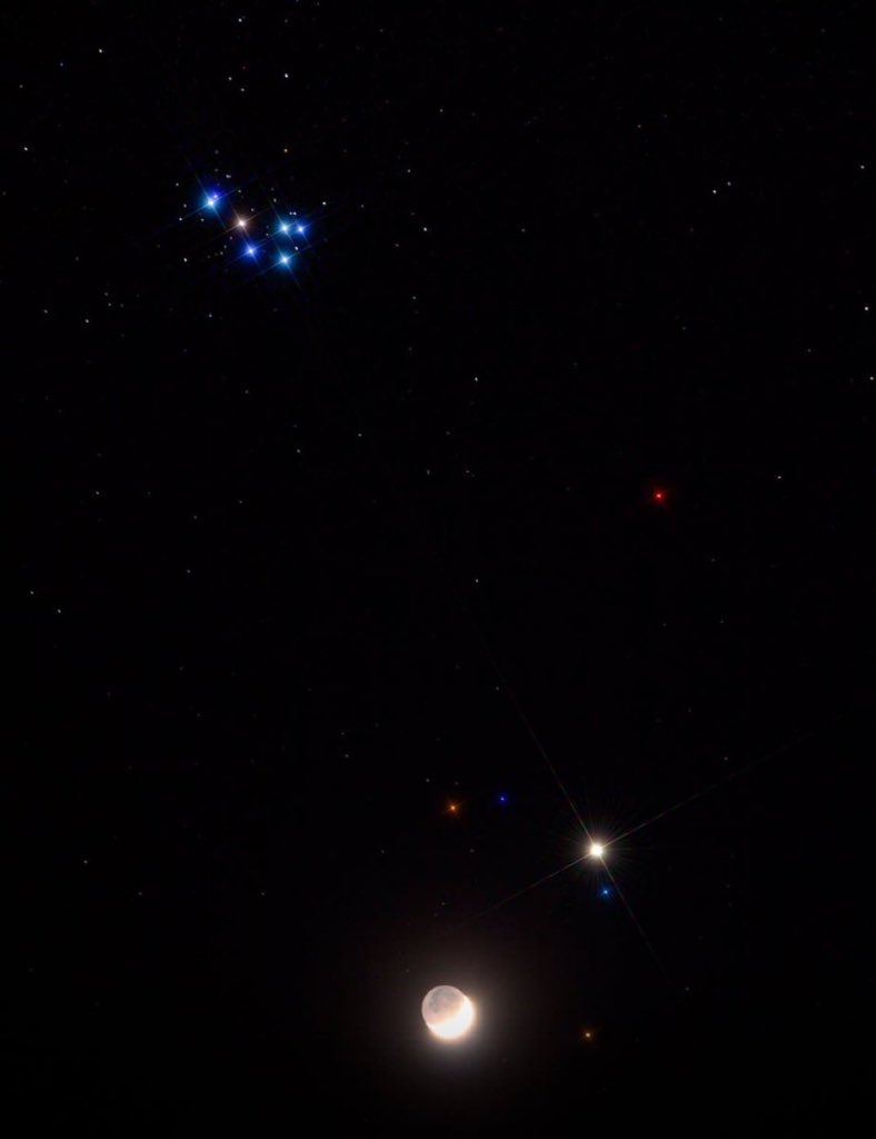 M1ONLOVER's tweet photo. Moon, Venus and the Pleiades https://t.co/Yzc2j5Z7KW