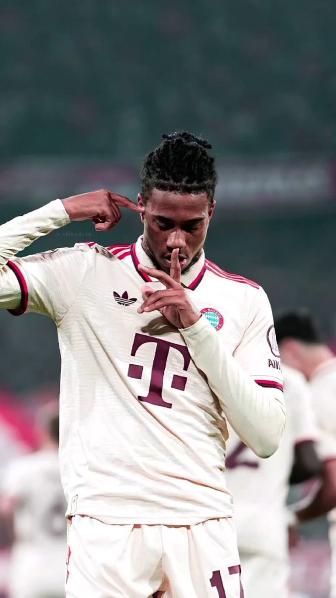 Dans <a href="/lequipe/">L'Équipe</a> du jour Damien Degorre avec les lumières de <a href="/pguillou42/">GUILLOU Patrick</a> nous décrient le profil atypique du nouveau chef d’orchestre des Bleus et l’une des armes fatal du <a href="/FCBayern_French/">FC Bayern France 🇫🇷</a> 
Quel plaisir de lire ce genre de papier quand le jeu est au centre des écrits.
#FRAISL