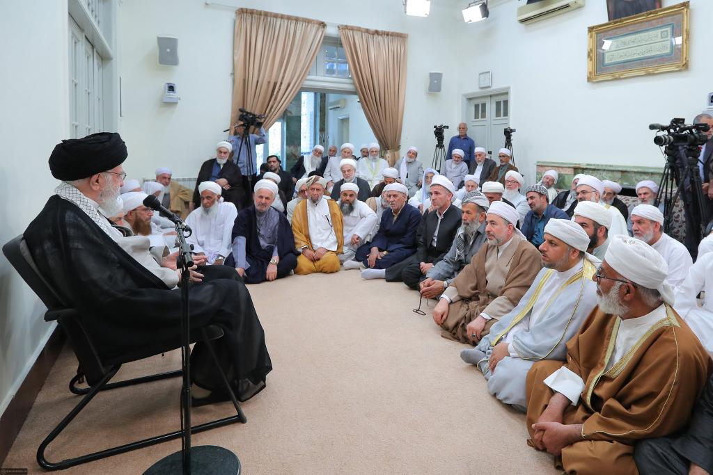 دشمنان خوب بدانند این وحدت وهمدلی بین شیعه وسنی جداشدنی نیست وبرای حفظ این پیوند با دشمنان وعوامل تفرقه انداز خواهیم جنگید
#اتحاد_مقدس 
#ندای_وحدت