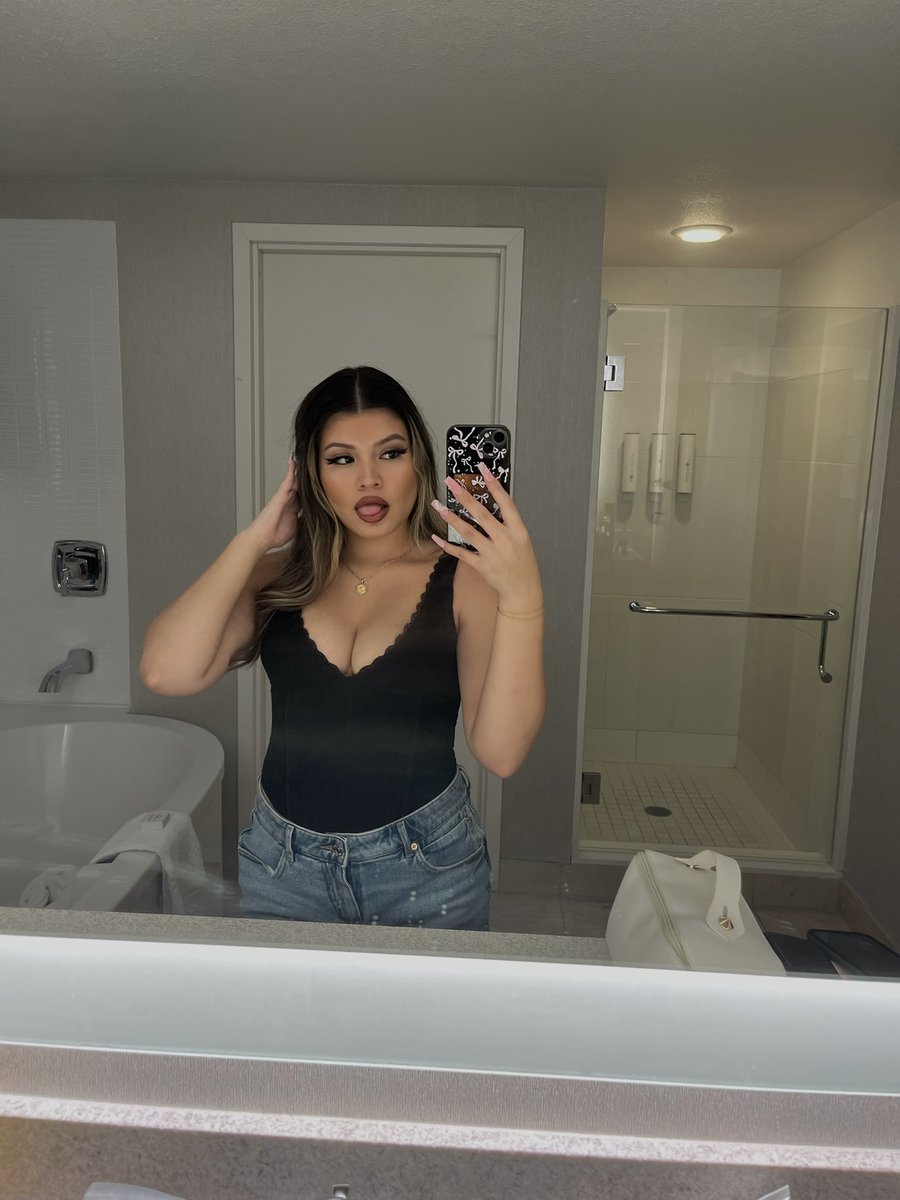 aaetherial's tweet image. what happens in vegas..