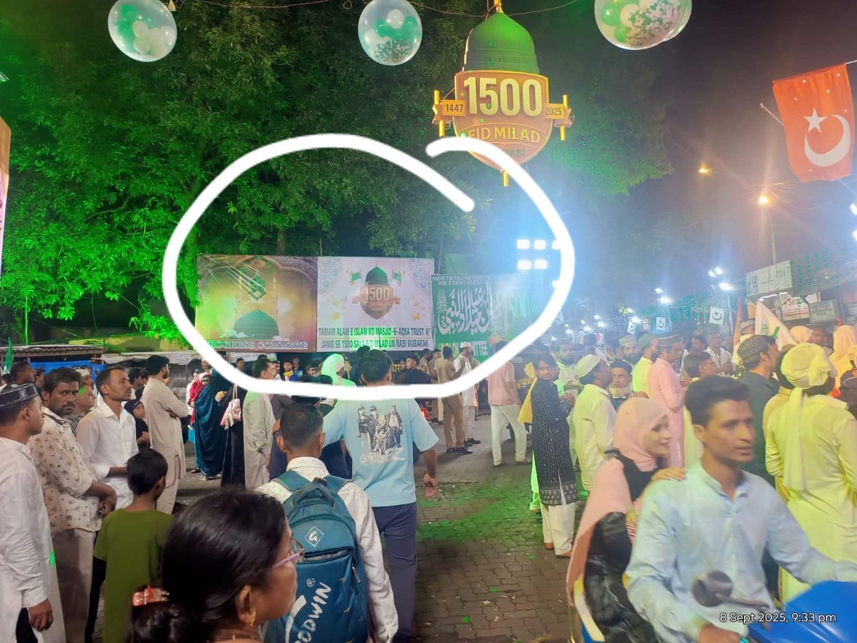 sakal_hindu_'s tweet photo. At Vikhroli Park Site, #Mumbai, a board with #STSJ was displayed.
The nameboard of Dharmaveer Chhatrapati Sambhaji Maharaj was deliberately covered with an #Eid banner.
When Neeraj Upadhyay questioned this, jihadists set fire to the curtain of his house at 3 am and threatened him by putting up a “Sar Tan Se Juda” on board.
@MumbaiPolice @CPMumbaiPolice @Dev_Fadnavis  Please take immediate action and register a case against the accused
@AmitShah @CMOMaharashtra @NiteshNRane @kajal_jaihind @hindupost @subhi_karma @mrsinha