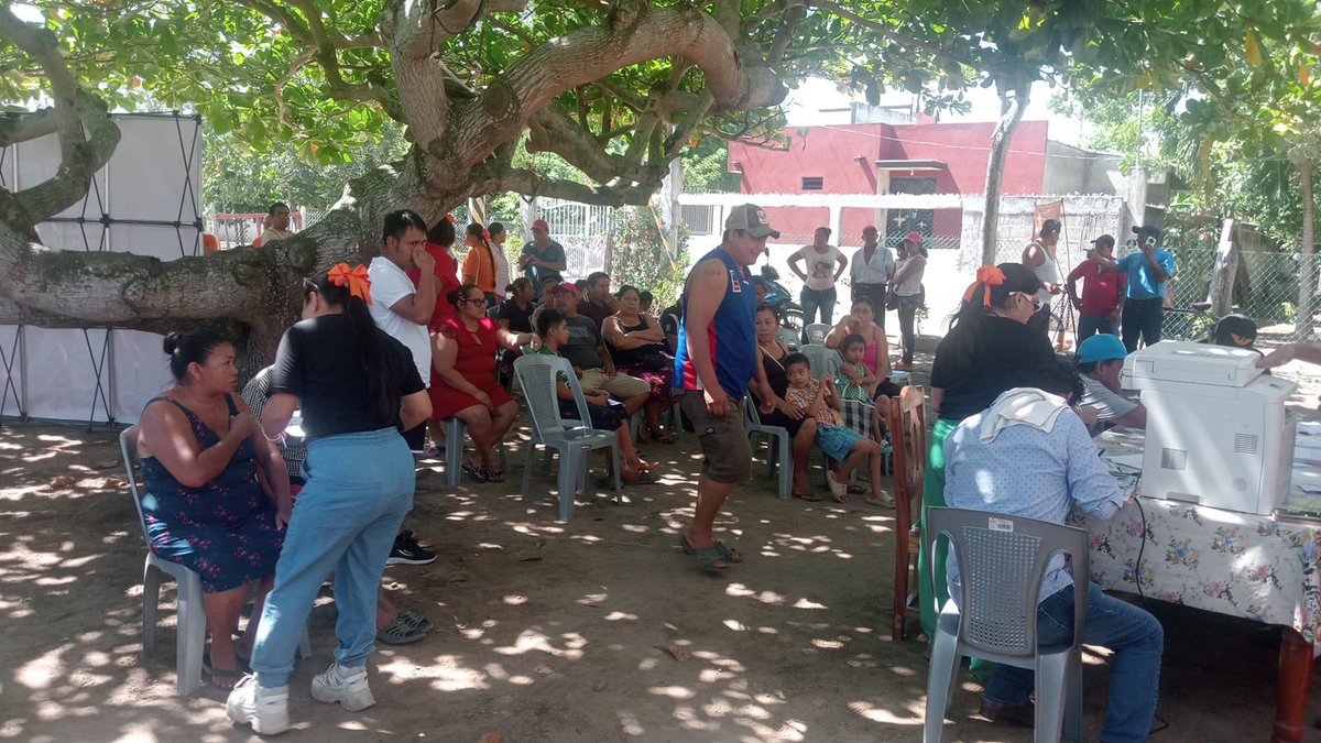 Gracias los amigxs de Comalcalco que nos dan la confianza a este movimiento de entrar a sus hogares, sobre todo gracias a mi estimada amiga Montserrat Rodríguez por ser la portavoz del mensaje de Movimiento Ciudadano Tabasco y por orientar los trabajos en el municipio con mucha