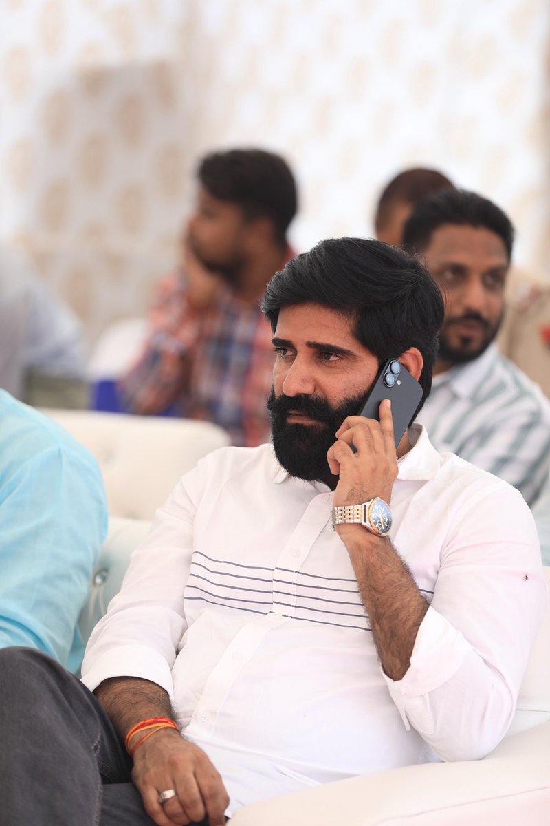 MukeshDevGurja2's tweet image. वक़्त की गर्दिशों का ग़म न करो 
हौसले मुश्किलों में पलते हैं 🔥🔮⏳