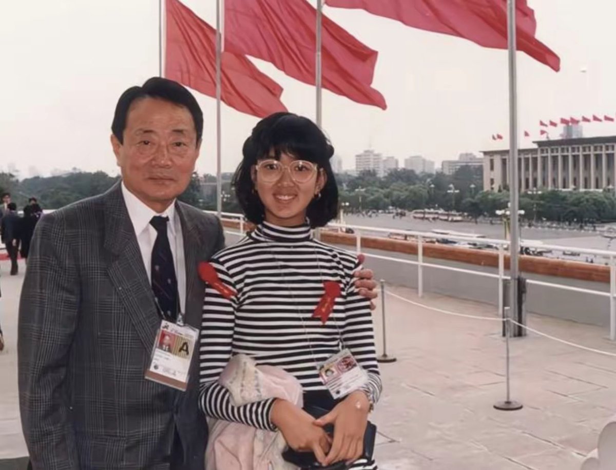 马来西亚首富女儿郭惠光受邀看阅兵，直言感动与震撼。郭惠光在观看了阅兵后写下了一篇小作文以表达自己的观后感。 ------------ 马来西亚华人 以文化坚守、经济贡献和社会担当，堪称海外华人之光。郭鹤年极有家国情怀，从来没有忘记自己根，忘记自己的祖国。