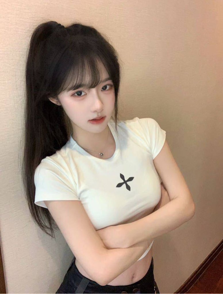 福利姬灵灵全球cos外围经济（全国独家资源）分享的黄推图片3 - 网红私拍内容