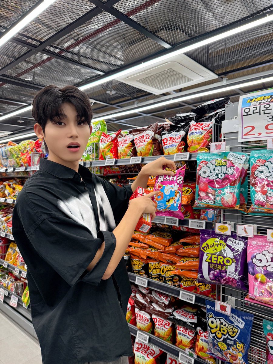 [#チェハンビン] いちご味のお菓子を見てびっくり😫😫
#THEWIND #The_Wind