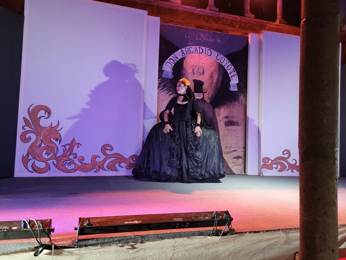 IoWaws's tweet image. Gracias por los accesos. Muy divertida la obra. @WowmxTv  🎭❤️