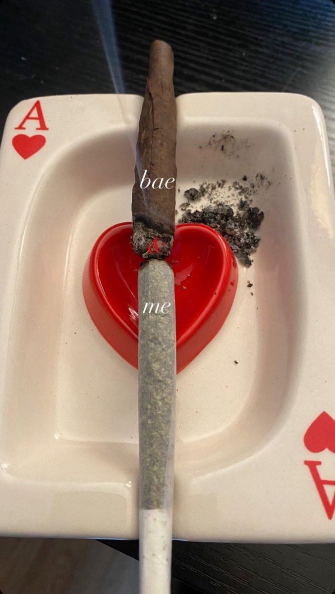_StonersRUs_'s tweet photo. When you and bae both smoke weed ❤️ https://t.co/w0vfmQnTOD