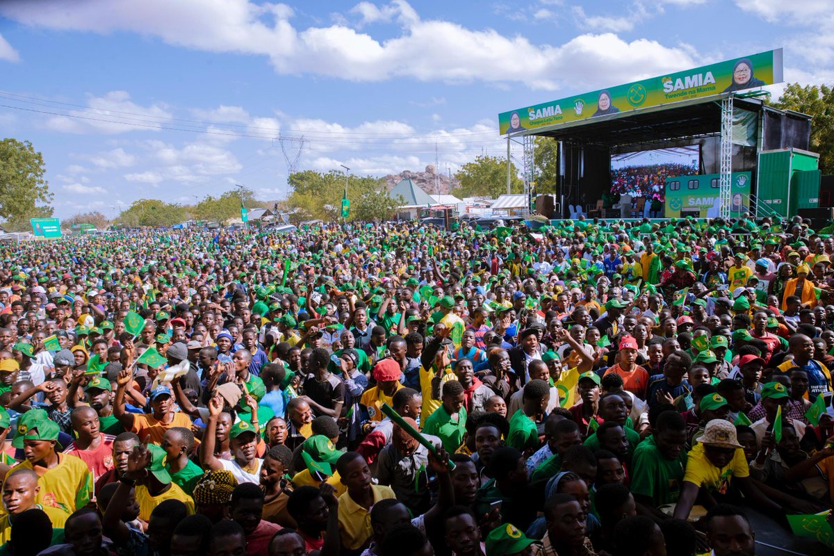 ccm_tanzania's tweet photo. ✅ 𝗛𝗔𝗣𝗔 𝗕𝗔𝗛𝗜 𝗪𝗔𝗡𝗔𝗦𝗘𝗠𝗔 𝗠𝗟𝗘𝗧𝗘 𝗗𝗞𝗧. 𝗦𝗔𝗠𝗜𝗔, 𝗢𝗞𝗧𝗢𝗕𝗔 𝗧𝗨𝗡𝗔𝗧𝗜𝗞𝗜

Sehemu ya Wananchi wa wilaya ya Bahi mkoani Dodoma waliojiitokeza kwa makundi mbalimbali wakiwemo maafisa usafirishaji (bodaboda) na Wajasiriamali kwaajili ya kumlaki na kumsikiliza Mgombea wa Nafasi ya Rais wa Jamhuri ya Muungano wa Tanzania kupitia tiketi ya Chama Cha Mapinduzi (CCM) Rais Dkt. 𝗦𝗮𝗺𝗶𝗮 𝗦𝘂𝗹𝘂𝗵𝘂 𝗛𝗮𝘀𝘀𝗮𝗻 leo tarehe 9 Septemba 2025.

Wananchi hao wamejitokeza pembezoni mwa barabara huku wakisema kwa kauli moja 𝙃𝙖𝙥𝙖 𝘽𝙖𝙝𝙞 𝙟𝙞𝙣𝙖 𝙣𝙞 𝙢𝙤𝙟𝙖 𝙩𝙪, 𝙎𝘼𝙈𝙄𝘼 𝙎𝘼𝙈𝙄𝘼 𝙎𝘼𝙈𝙄𝘼𝘼𝘼𝘼𝘼𝘼"

Bahi wamekiwasha sio poa🔥✅

#KaziNaUtu
#CHAGUASAMIA
Read more