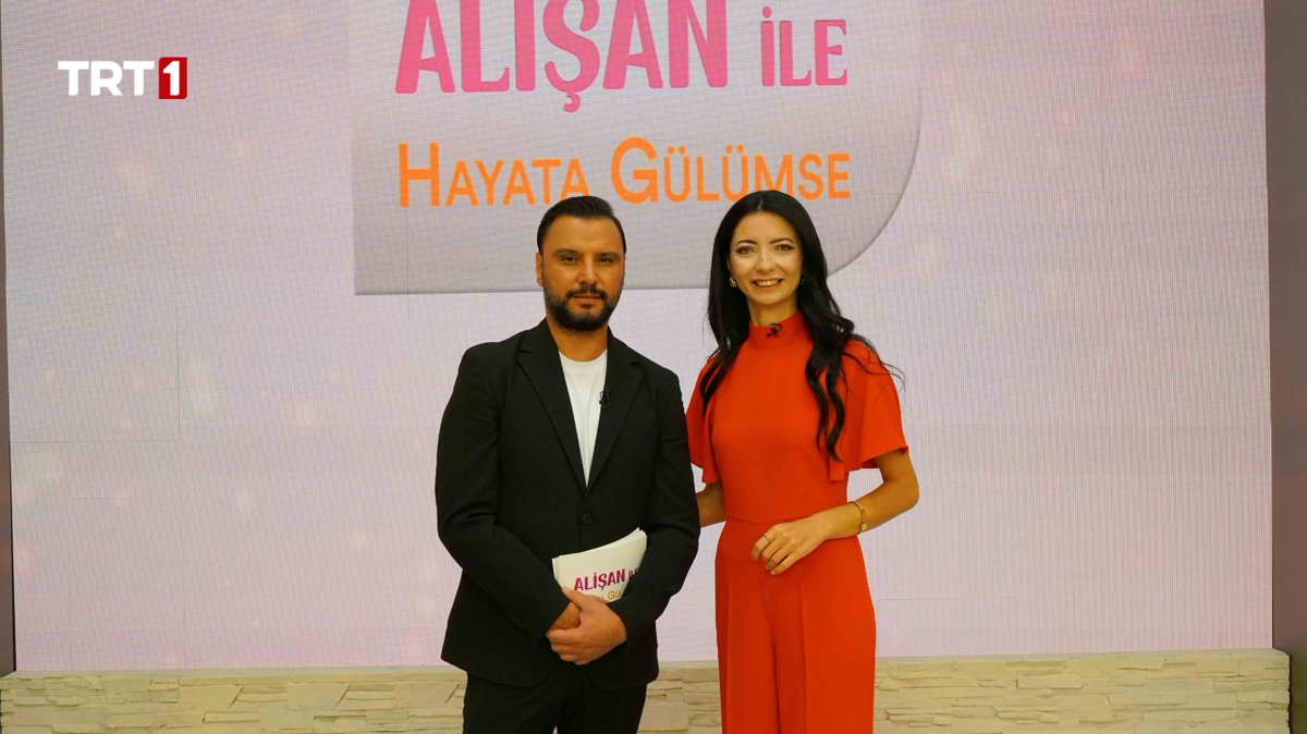 Mutfağımızda Çanakkaleli şalvarlı hanımlar
• Kışlık menemen
• Kazanda haşlanmış mısır
• Ev yapımı kesme erişte
• Ev yapımı tarhana yapıyor.
Konuklarımız ise;
• Gıda Müh. Süt ve süt ürünleri eksperi Nurper Özcan,
• Koruyucu Sağlık Uzm. Prof. Dr. Oğuz Özyaral oluyor.
<a href="/trt1/">TRT 1</a>