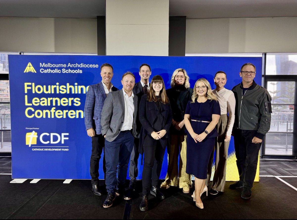 XpatEducator's tweet photo. The second day of the MACS Flourishing Learners Conference in Melbourne just wrapped up. Plenty of highlights, including:

Seeing edu-rockstar @teacherhead present at @marvelstadiumau 🏟️

Meeting @dylanwiliam and hearing his wisdom firsthand 🙌

Listening to @BronRyrieJones on the importance of responsive teaching 🔃

Presenting a keynote to over 1200 like-minded educators 🎤

Great hosting from @SimonBreakspear too! 👏