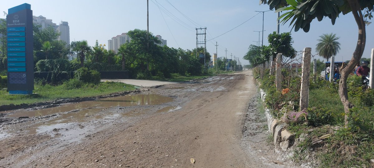 aksindian46's tweet photo. Reminder:53,@narendramodi @myogiadityanath  
issue was first raised on 18/12/24

Situation worsening daily. 
@dmgbnagar
@OfficialGNIDA
Location: GN West,SC-01 https://t.co/gpqmyvNzeK