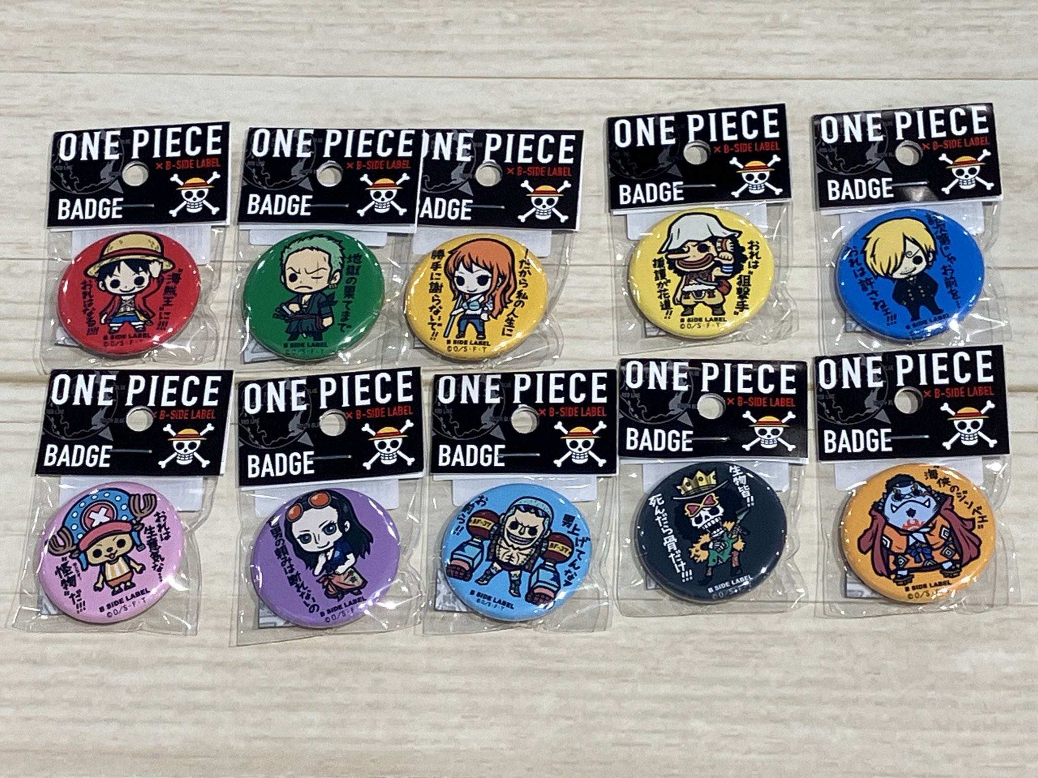 ONE PIECE ワンピース　麦わらストア地域限定　ルフィ　ゾロ　缶バッジ 61wNvQQAlDL._UF350,350_QL50_.jpg