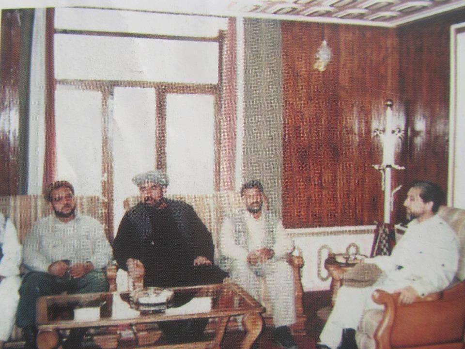 MDustom's tweet photo. ۲۴ سال پیش در چنین روزی، دشمن نامرد که همواره در برابر سنگرهای مقاومت شکست خورده بود، با استفاده از دو خارجی در پوشش خبرنگار، احمدشاه مسعود قهرمان ملی کشور را ناجوانمردانه به شهادت رسانید. روان آن بزرگ‌مرد تاریخ و همه شهدای مقاومت مردم افغانستان شاد و یادشان گرامی باد. https://t.co/NSYWDDODQQ