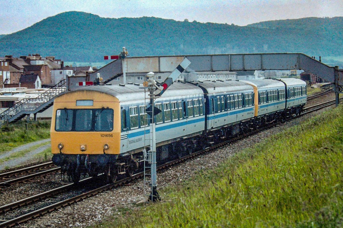 miles_chains's tweet image. The wonderful creation that was the Metro Cammell class 101. Once a common sight in many regions, their usage was widespread. Very much looking the part in Regional Railways livery seen heading through Abergele and Pensarn. 
#Class101 #MetroCammell #RegionalRailways
