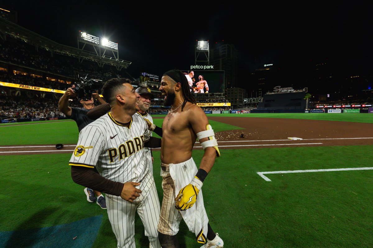 Padres tweet picture