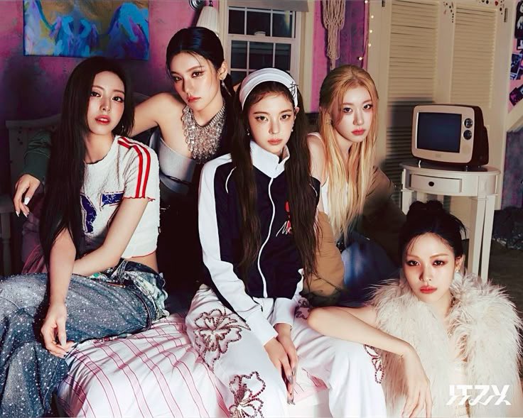 ITZY BASE tweet media