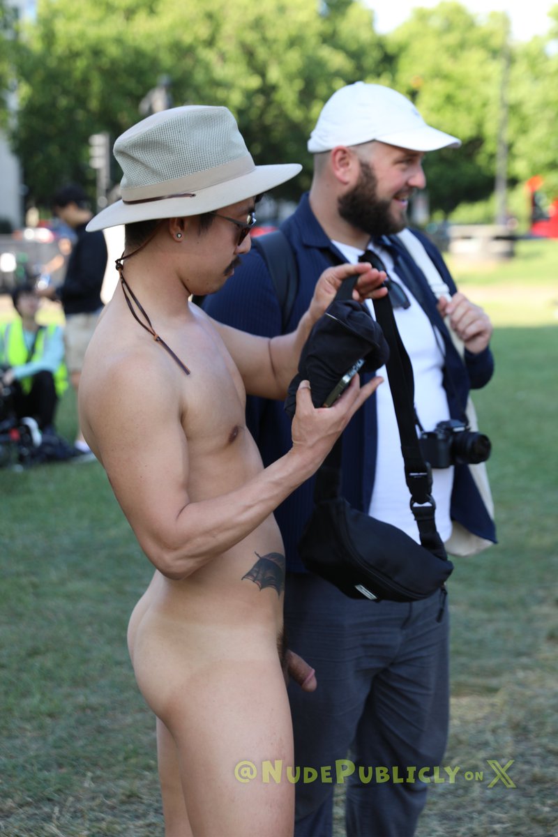 🚲WNBR Butt of the Day📷   

I so love a bit of CMNM a great example here at Wellington arch after the 2025 London ride   

#CMNM

Want to see more people with their bums out, then check out <a href="/NudePublicly/">Nude Publicly</a>

#wnbrlondon #wnbr #WNBR #WorldNakedBikeRide #wnbr2025 #naked #nude #ass