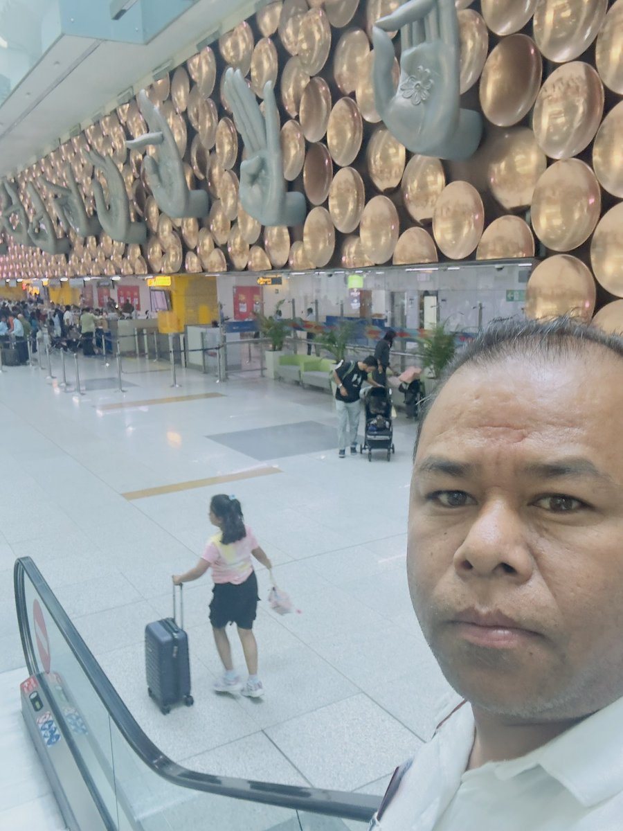 मेरो त्यो यात्रा सिंगो शरीर र खुट्टा हरु ले ना चाहादा ना चाहादै घिर्सिदै हिँडे को दिन