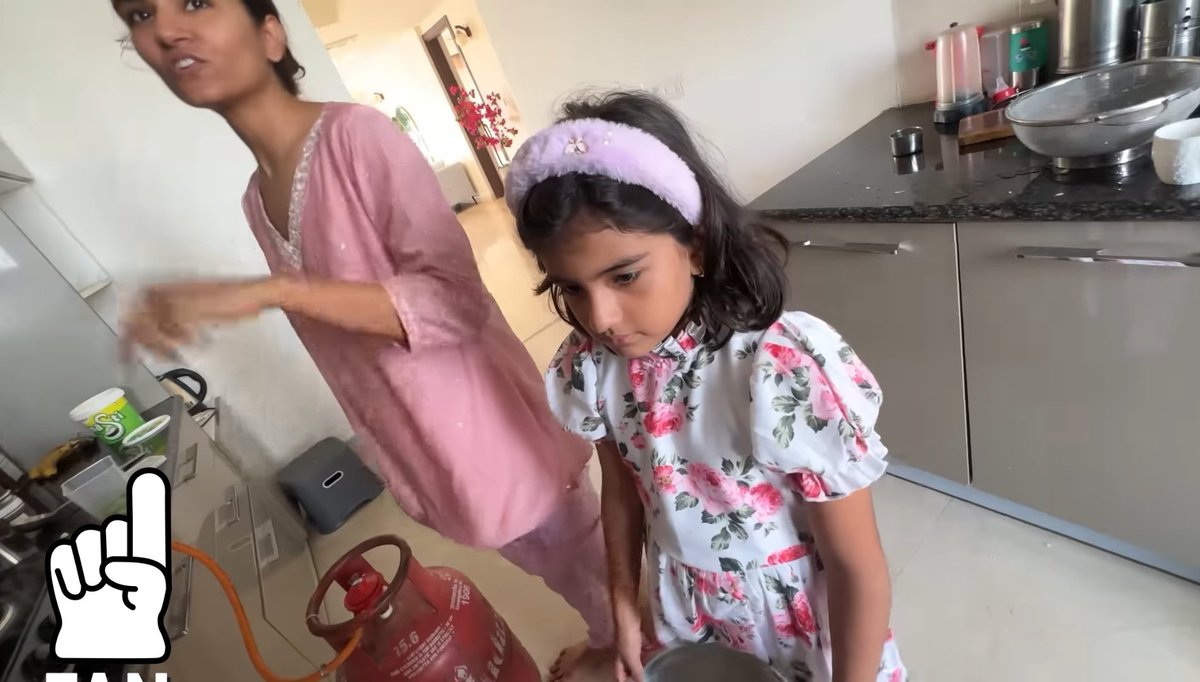 "<a href="/flyingbeast320/">Gaurav Taneja</a> ke aaj ke vlog me kitchen me spotted 👉 <a href="/Amul_Coop/">Amul.coop</a> Masti Dahi 🥛
Rosier jitne bade brand ho jayein, par ghar pe khud Amul hi khaya jata hai 😍
Quality ka asli proof yahi hai! 💯🔥
#FlyingBeast #Amul"
<a href="/dhruv_rathee/">Dhruv Rathee</a>
