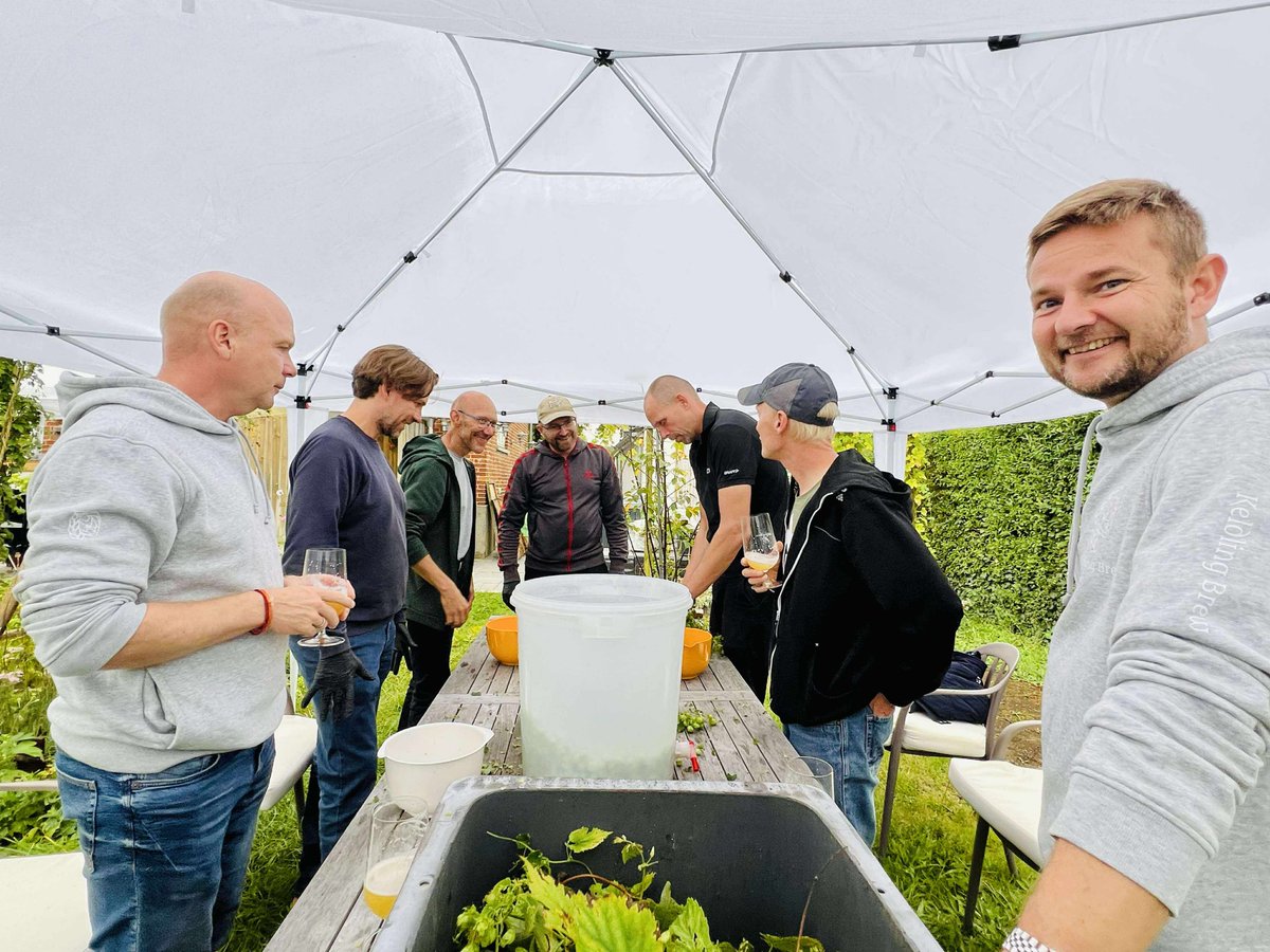 Hops-2025: Hop Harvest Start

Last week Locals and Patrons kicked off the Hop Harvest.
Cozy as always, Thanks!

Photo by Ivan Lundsgaard Jensen