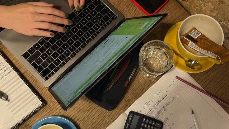 pilatesgirly's tweet image. libraries filled with students, wearing sweatpants everywhere, late nights and short rest time