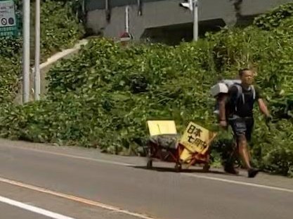 日本７周中！？！？

そういや、一昨日くらいに日本一周中の人とすれ違ったなぁと思って、見返したら【１】じゃなくて【７】😇

調べてみるとラオウさんという方らしい…凄い人がいるもんです😇
下道で青森まで目指してなかったら会えてなかった…