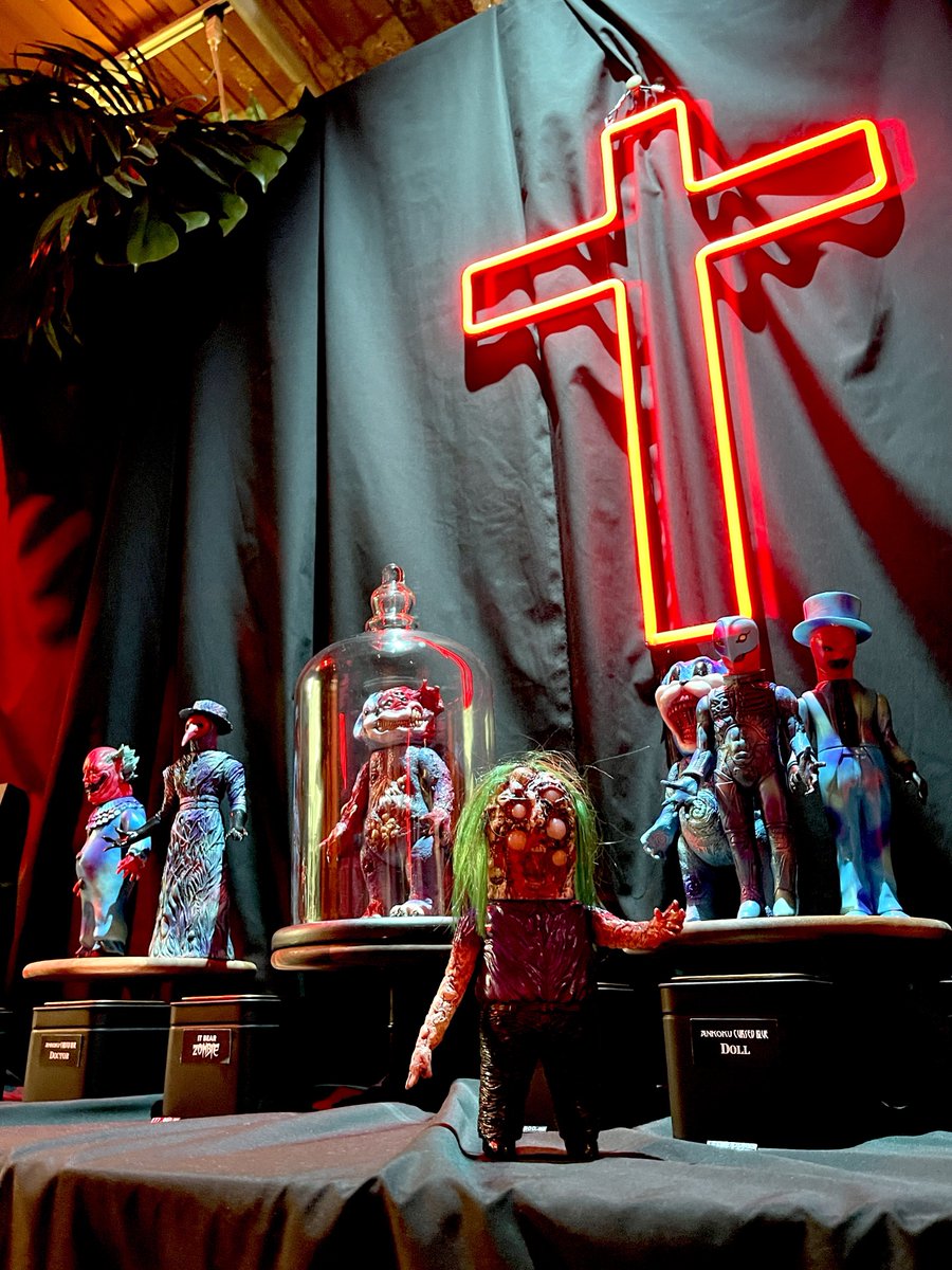 gozira171's tweet photo. Punk rock should mean freedom, liking and accepting anything that you like. Playing whatever you want. As sloppy as you want. As long as it’s good and it has passion.
#milkboytoys
#milkboyharajuku
#cursedcircus
#暗黒エンターテイメント
#KurtCobain
#Nirvana https://t.co/2ZWkH3YuSJ