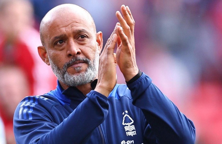 Nottingham Forest has sacked Nuno Espírito Santo with immediate effect following internal tensions with the management.
The decision came after the club's latest Premier League defeat and strained relations with president Marinakis.
Ange Postecoglou is also among the names.
