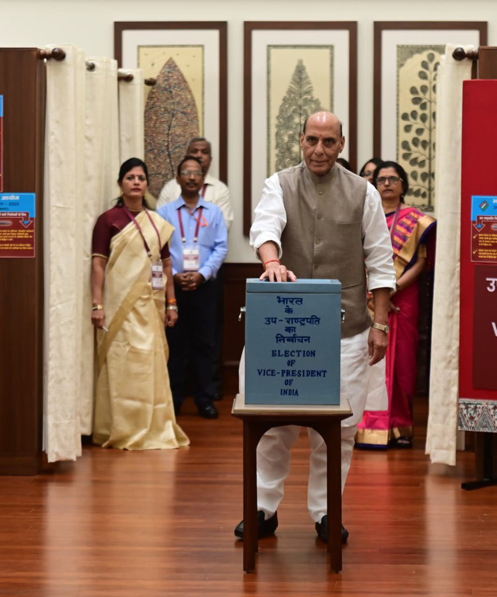 rajnathsingh's tweet image. भारत के उपराष्ट्रपति पद के लिये, आज हो रहे चुनाव में, मतदान किया।