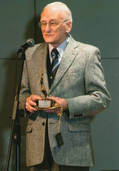 aleyamgo's tweet image. Periodista, escritor, crítico teatral y cinematográfico, se nos fue Yamandú Marichal (91), recordado en lo personal por sus espacios en Carve y &quot;Detrás de la pantalla&quot;, en Canal 10. También por su gran generosidad y vitalidad. Un grande de la cultura, y mejor persona todavía.